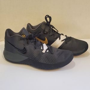 Kyrie Irving Celtics Edition Flytraps, Size 9